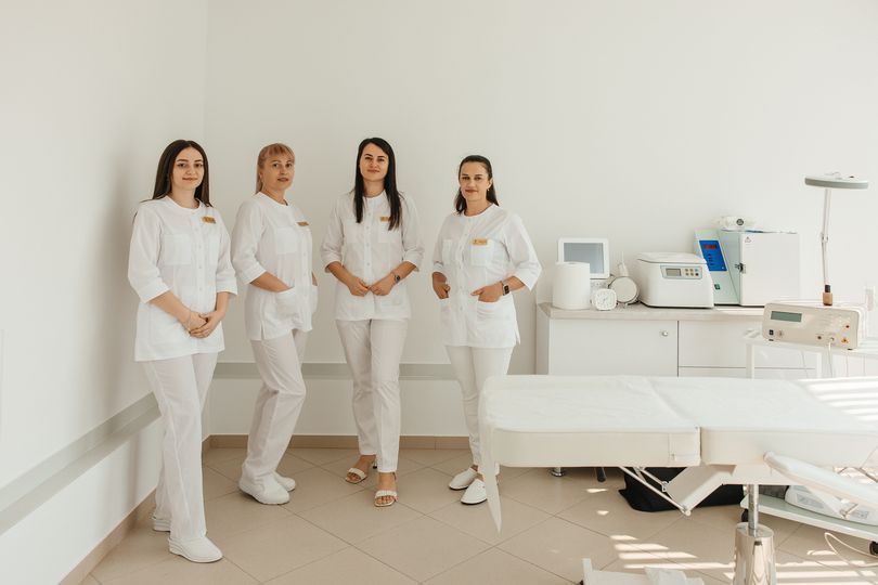 Echipa Royal Med Clinic în cabinetul de aparatură